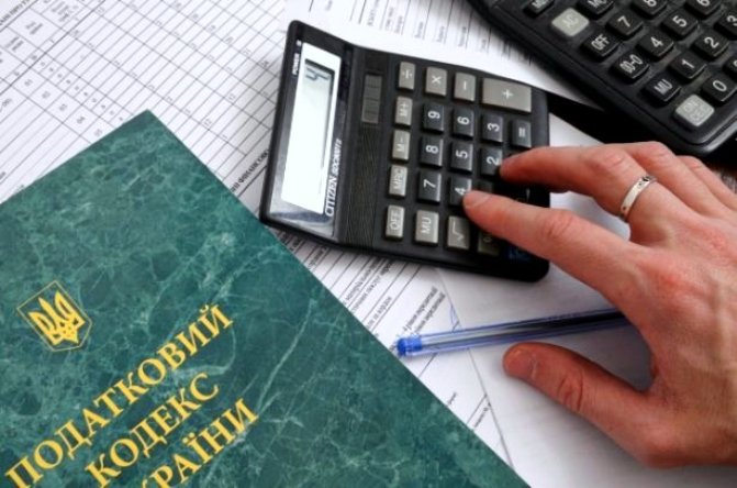 У Зеленського пропонують звільнити українців від сплати податків! Кому пощастить!