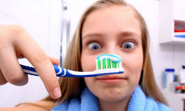 Чистити зуби відразу після сніданку не можна — і ось чому!