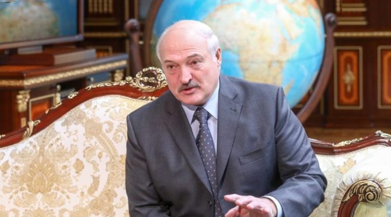 Лукашенко просить світових лідерів терміново звернути увагу на Зеленського