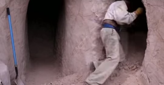 Чоловік провів 25 років в печері, nодивіться чим він там насправді займався(відео)