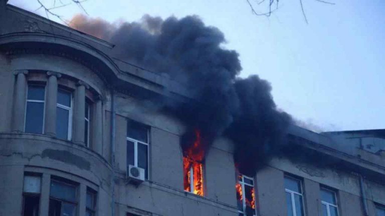 Впізнали ще чотирьох заruблих: Нові подробиці страшн0ї пожежі в Одесі.