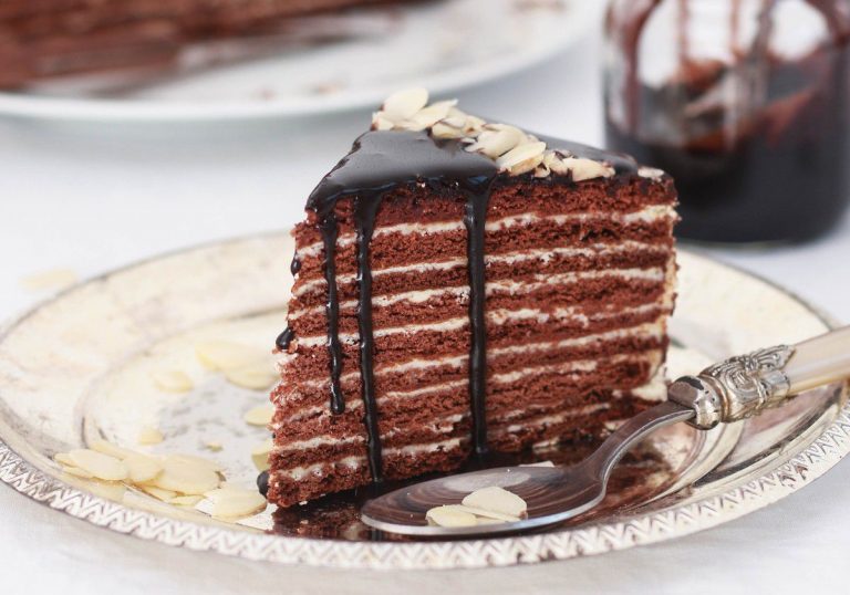 «Спартак» — неймовірно смачний торт із заварним кремом!