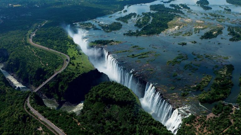 В Африці засихає всесвітньо відомий водоспад Вікторія! Невтішні фото!