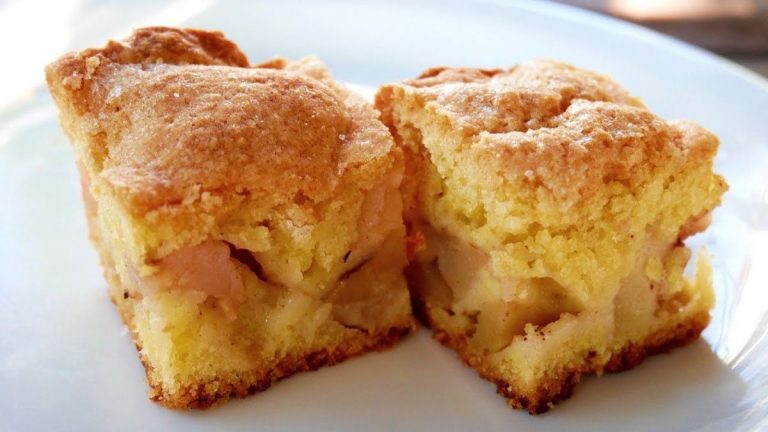 Рецепт дуже смачного яблучного пирога! Це ідеальний варіант для сімейного чаювання!