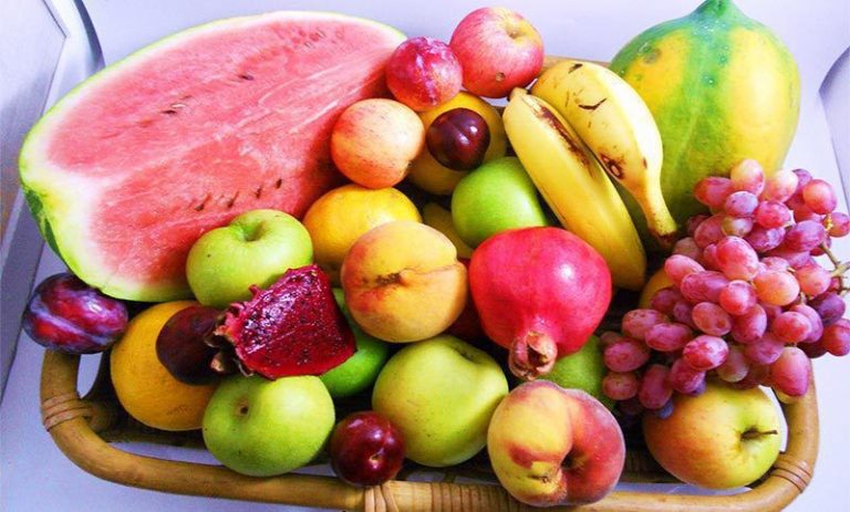 Які фрукти і ягоди можна їсти з кісточками, а які лише без них!