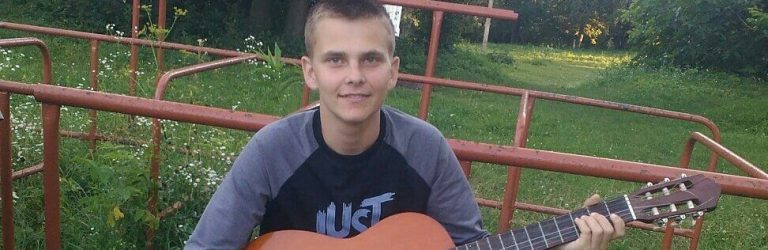 “Вісім місяців у черзі на операцію”: молодому хлопцю з Тернопільщини терміново потрібна ваша допомога(ФОТО)
