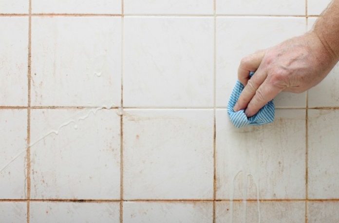 Зробіть свій душ блискучим за допомогою цього простого домашнього трюку