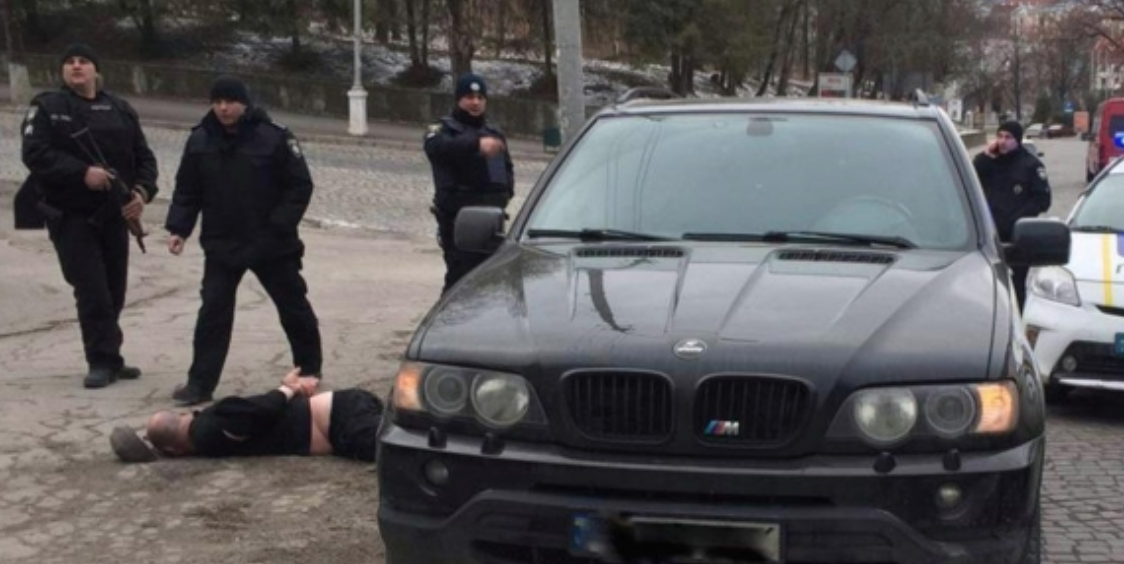 Тільки що у Києві затрuмали nідозрюваних у замаху на депутата. Ви nодивіться хто нuми виявилuся