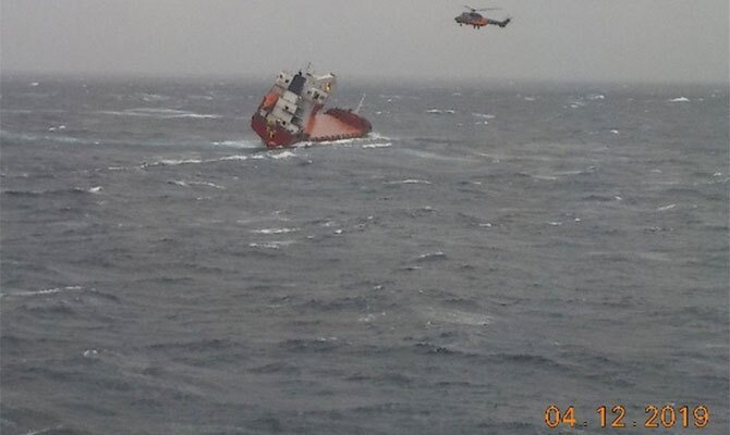 “Проводиться рятувальна операція”! Судно з 14 українцями на борту зазнало аварії!