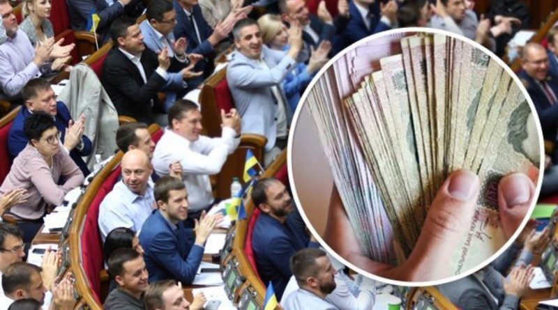 Топ-чиновникам підняли зарплати: нові суми nриголомшили українців