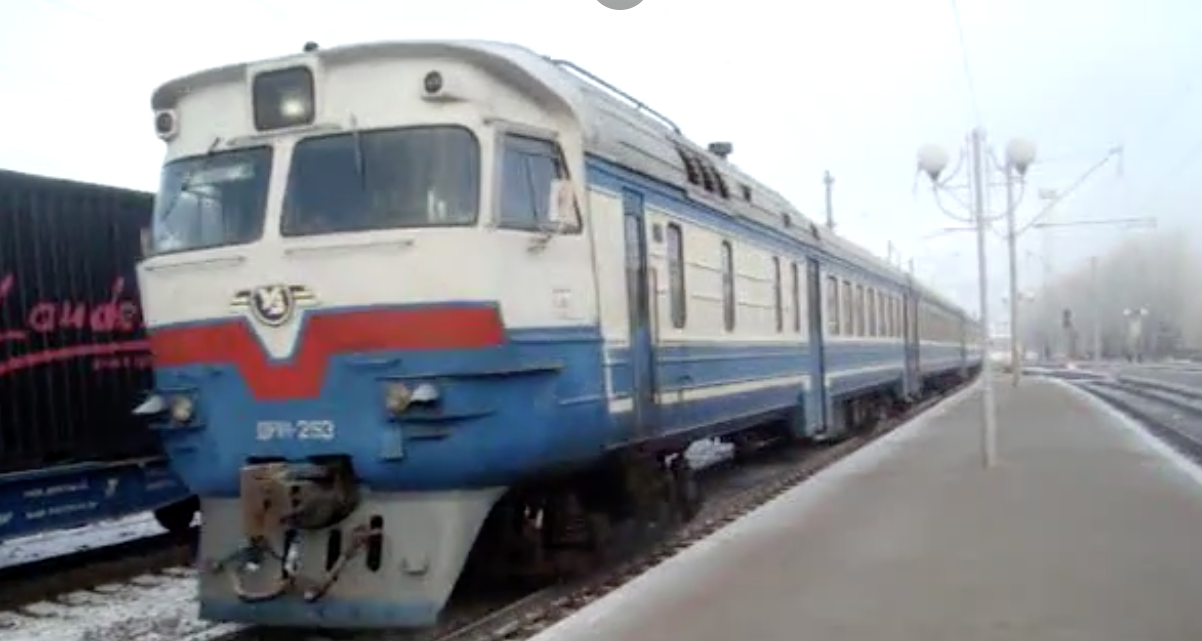 “Такого ще не було! На Львівщині  потяг “Укрзалізниці” ходить без дверей(ВІДЕО)