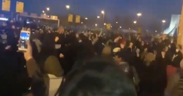 Людей вже не зупинити! Масові протести в Ірані через збитий Боїнг розгорілися з новою силою