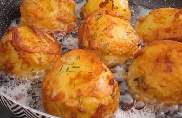 Спробуйте приготувати картоплю в сметанному клярі! Результат вас здивує!