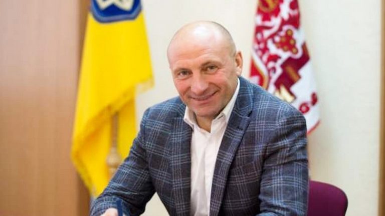 Політолог: “Якщо мера Черкас почнуть пресувати, то за нього встане не лише його місто, але й народ по всій Україні.”