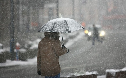 Частину України “атакують” дощі, сніг і сильний вітер! Синоптики розповіли, де буде найгірше!
