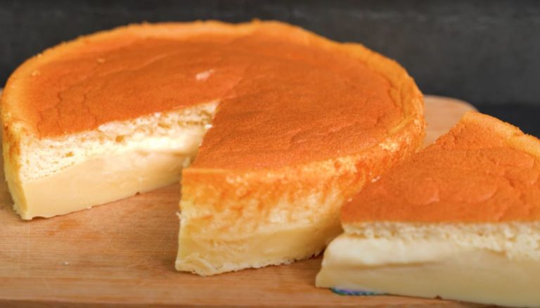 Чарівний пиріг, при випічці сам розділяється на бісквіт і заварний крем — дуже смачно, пиріг просто тане в роті!