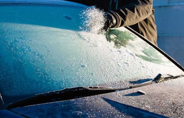 Що потрібно зробити перед паркуванням автомобіля на ніч, щоб вранці на вікнах не було льоду!