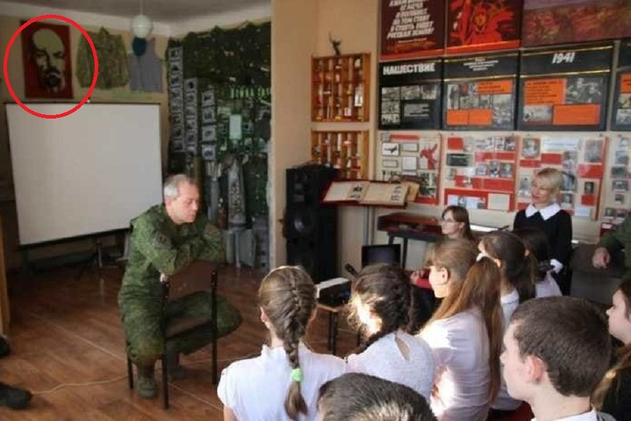 “Слава Україні”: випускники макіївської школи довели главаря “ДНР” до сkазу