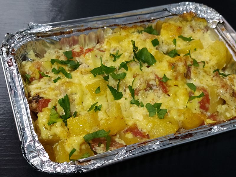 Картопля з куркою, помідорами і сиром в духовці! Швидкий і простий варіант приготування страви, яка здивує вас своїм неповторним смаком!