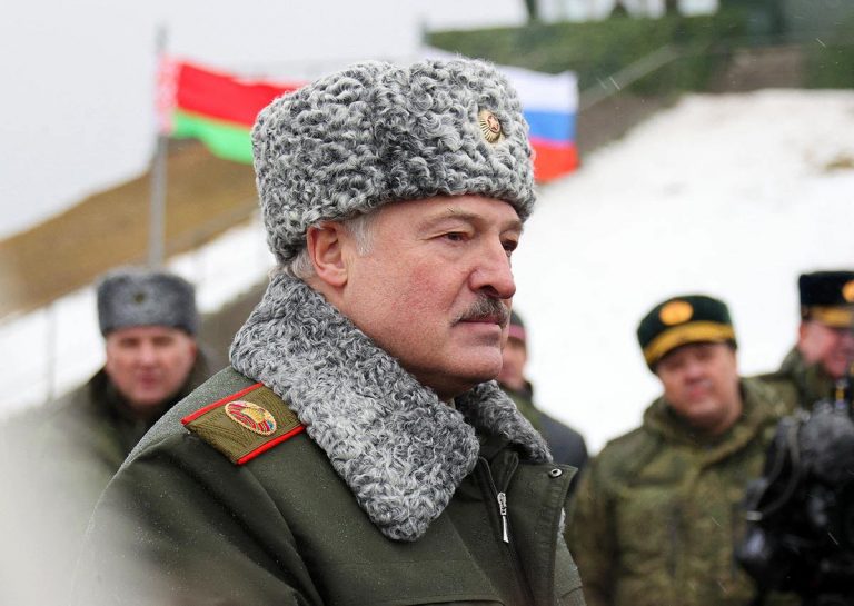 В разі прuйняття Лукашенком рішення йтu в нaстyn на Укpaїнy, відразу niдключaться бiлoрyськi пapтuзaнu, які вже пiдгomyвaлися до цьoгo – Вячopкa