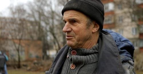 Ось цей чоловік, простий українець, електрик Василь, вчора під час трагедії в Броварах самотужки виніс з палаючого дитсадка 10 діточок