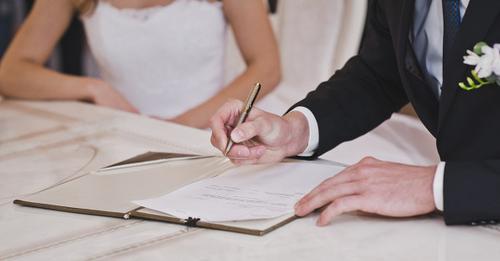 В Україні хочуть перевіряти шлюби на фіктивність. Навіщо?