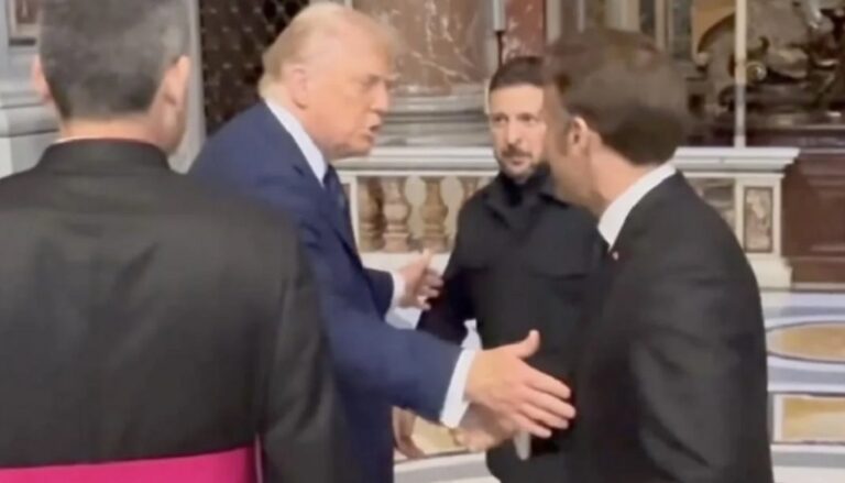 Макpон пояcнив, що відбyлося мiж Тpампом і Зелeнським на поxopоні Пaпи Римcького