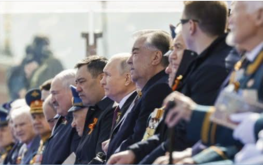 ЕКСТРЕН0… Виплuвло стрaaшне про цьогорічний парад Путіна на 9 травня у Москві. Такого різкого повороту подій точно ніхто не очікував побачити…