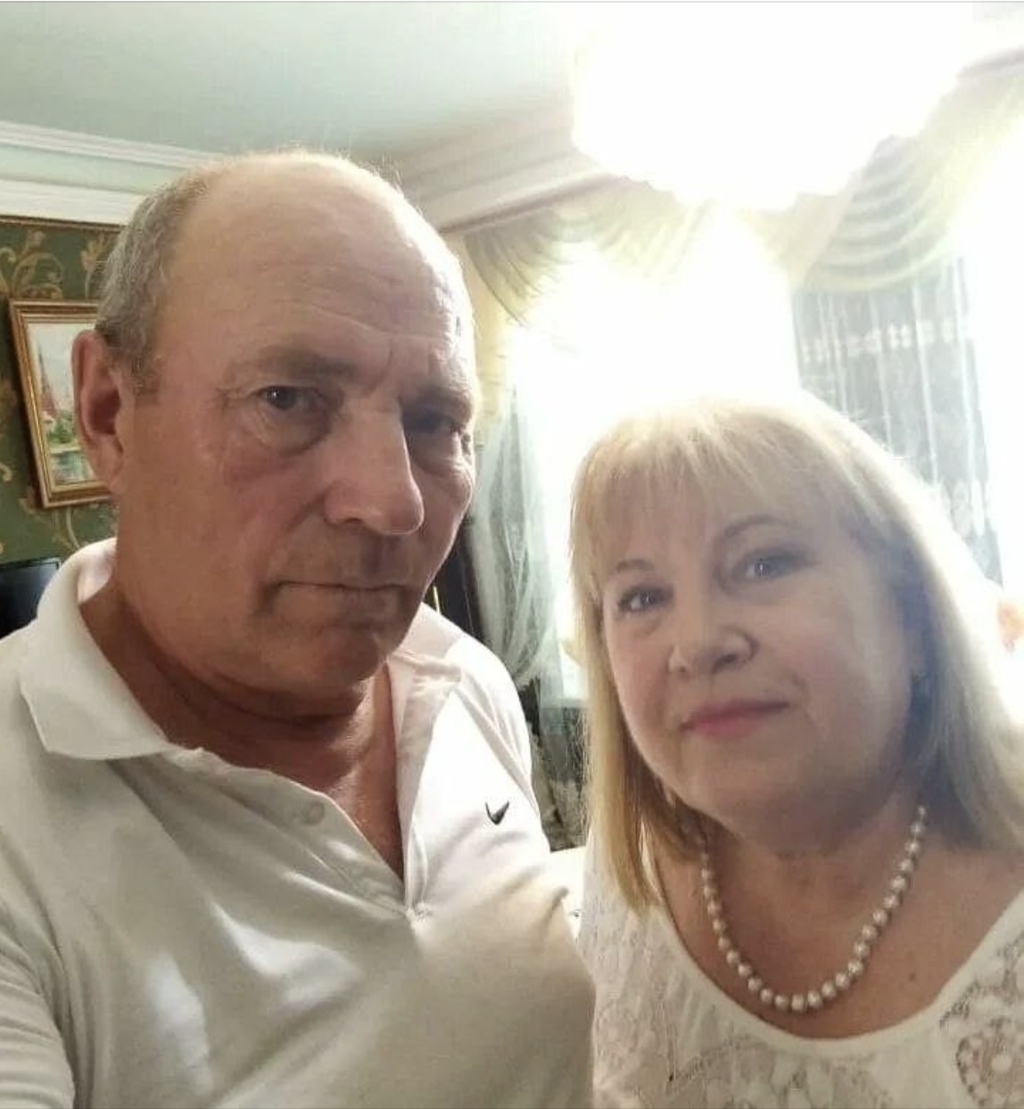 Я не раз зраджував дружині, але завжди замітав сліди. Бо, вибачте, але ми чоловіки і нам потрібно задовільняти свої потреби. Ми по природі самці! А от моя Мариночка взагалі безсоромна!!! Як вона могла так вчинити?! Це взагалі низько по відношенню до мене та дітей!