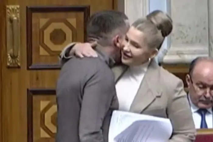 Молодша на 20 років. Юлія Тимошенко в Раді в новому образі, здивувала українців