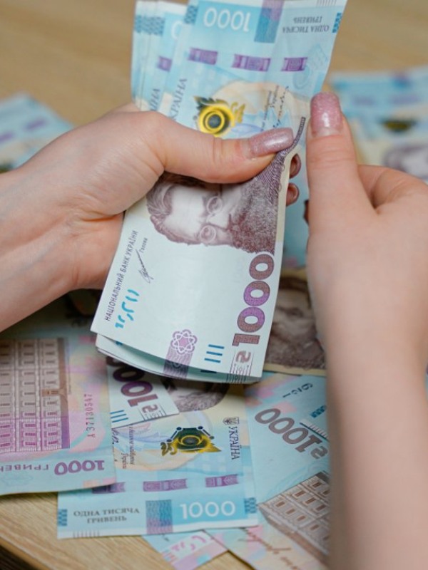 Заможний кавалєр прийшов у ресторан без гаманця, щоб перевірити мене на меркантильність. тоді я нерозгубилася… Ось що зробила…