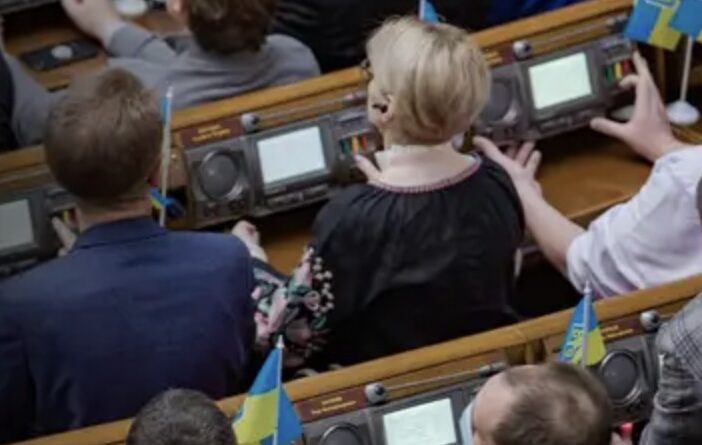 Лікування доходить до крапельниць: понад 38 нардепів мають ускладнення через можливе отруєння