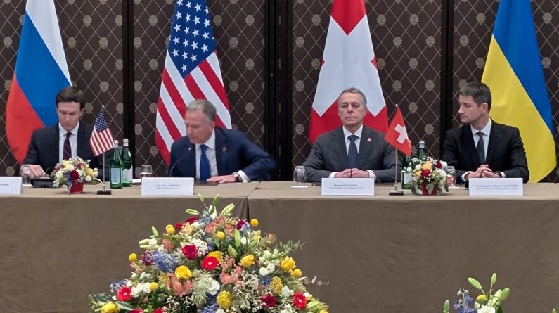 Глухий кут і “театр” для Трампа: у WSJ розповіли, в що перетворилися мирні переговори