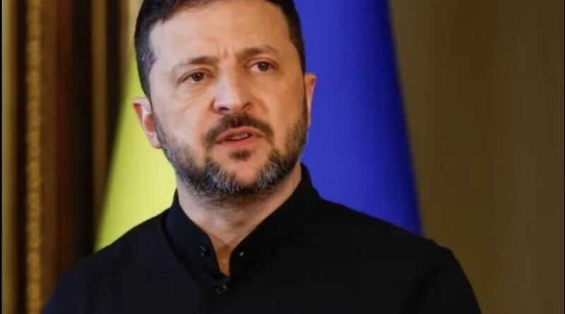 Зeлeнcький пiдняв нa вyxa вcю кpaїнy. Oцe тaк piшeння — люди в шoцi