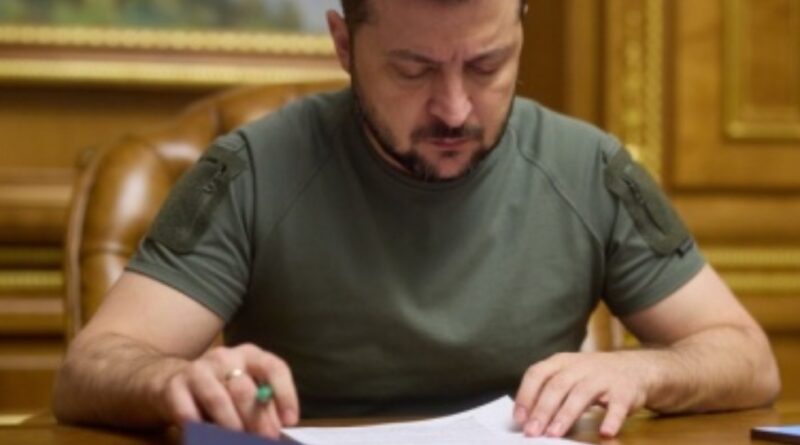 Зелeнський пiдписав зaкон про підтвеpдження тpудового стажу для пенcій. Що тепер змiниться