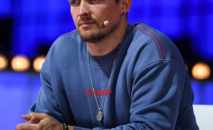 Команду Усика покинули його тренер і менеджер: колишній промоутер українця назвав причину