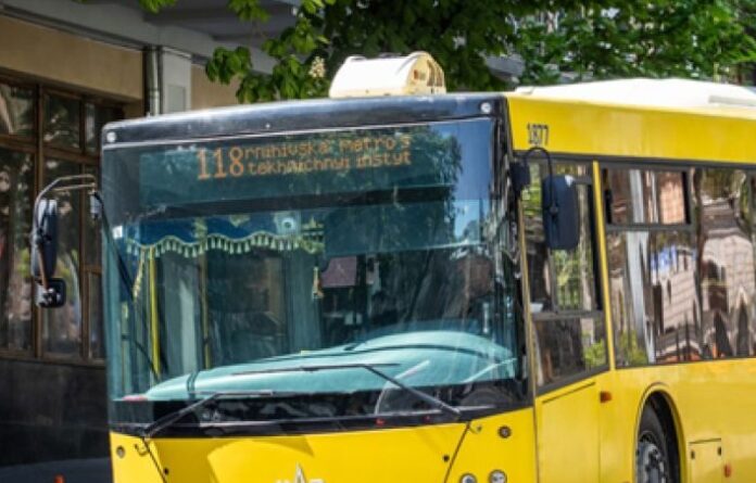 Скасування проїзду за посвідченнями: як пенсіонери та ветерани платитимуть у транспорті по-новому